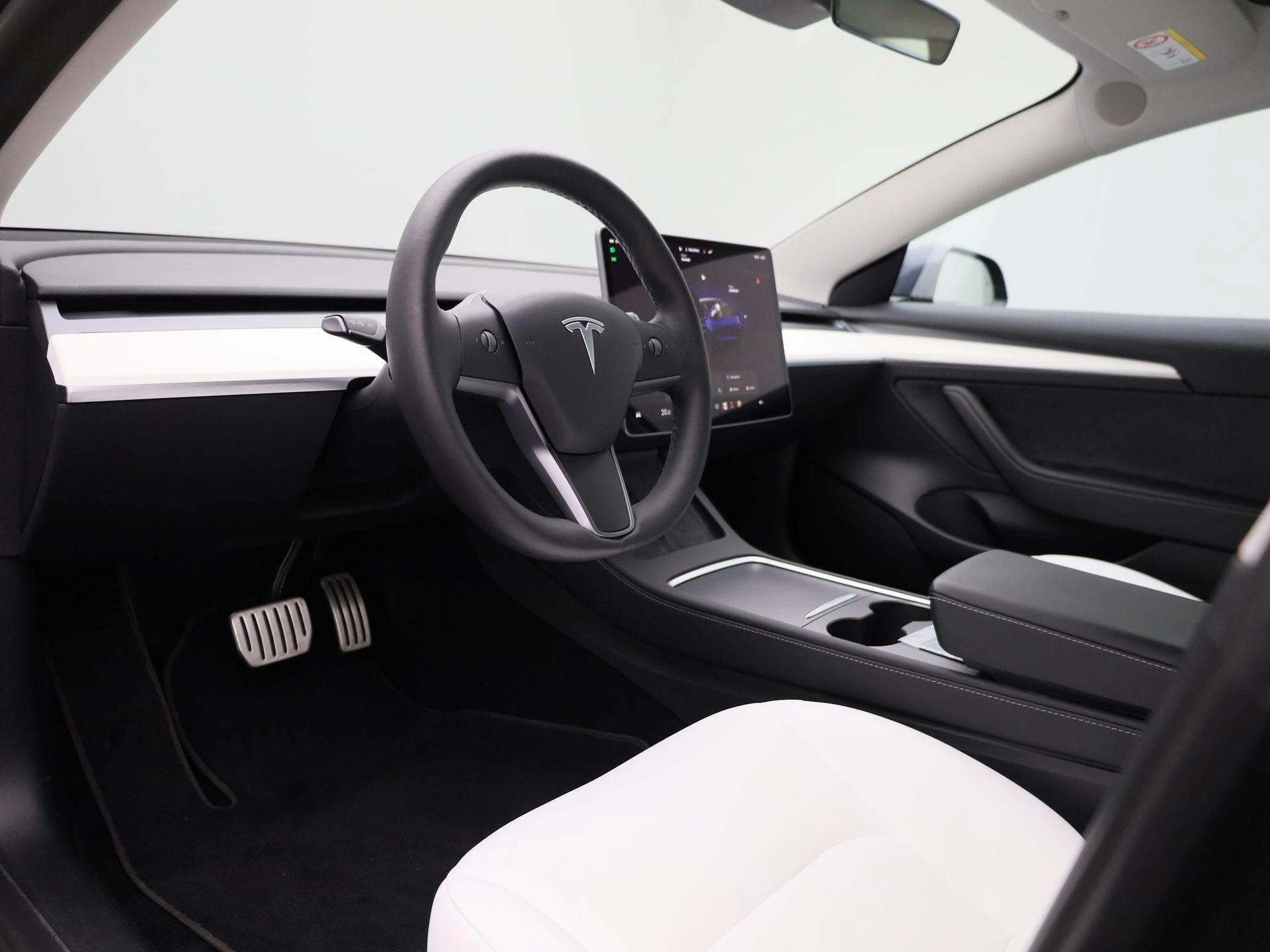 Tesla-Model 3-image-33