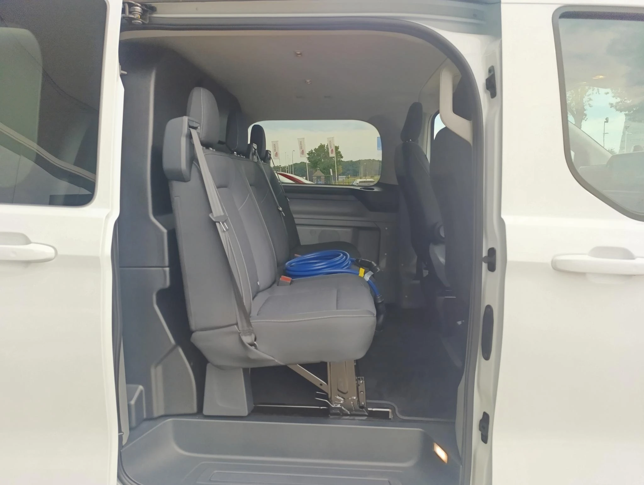 Ford-E-Transit-image-13