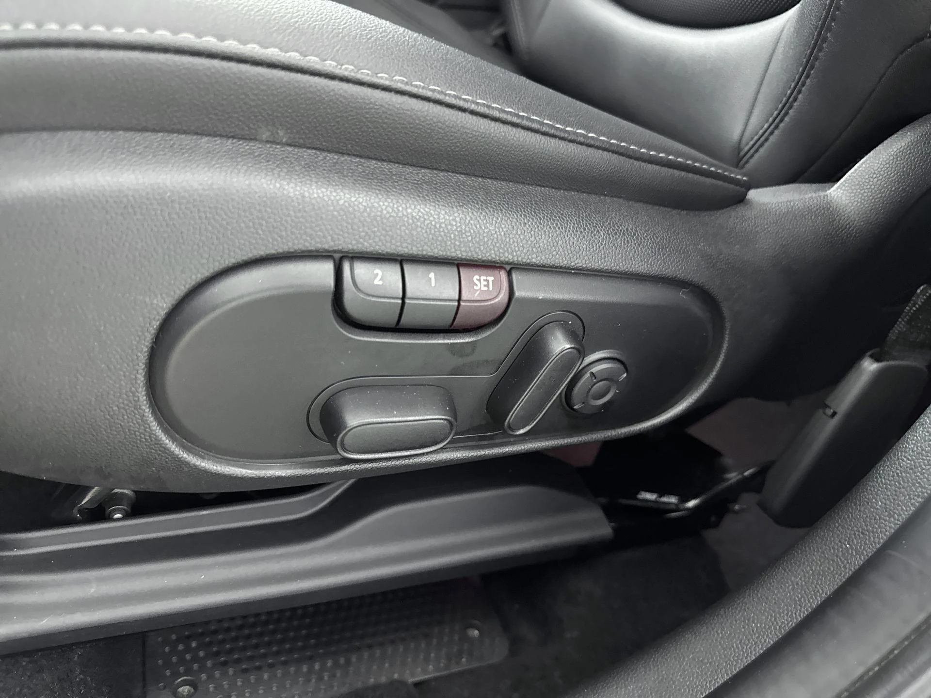 MINI-Countryman-image-18