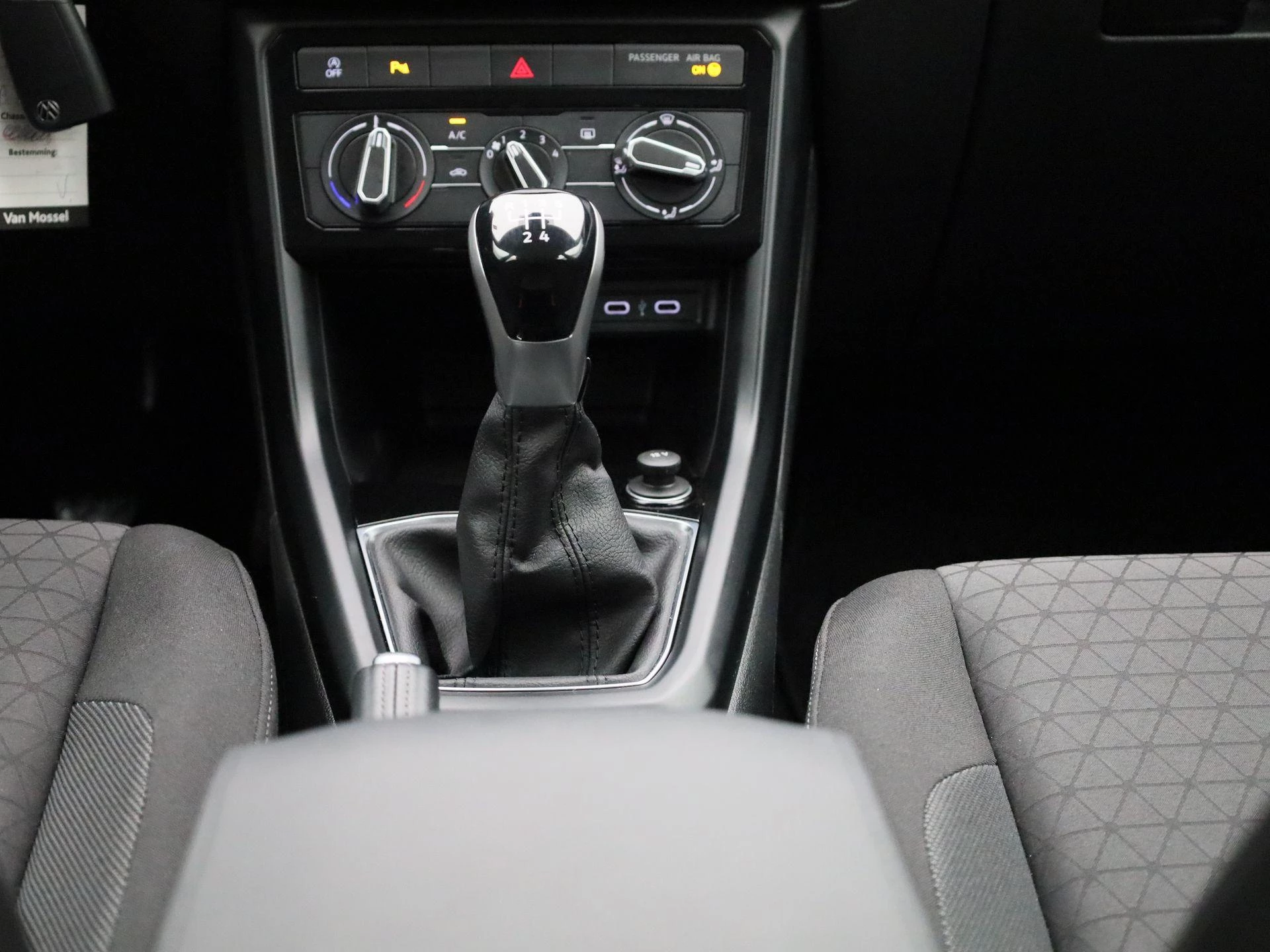 Volkswagen-T-Cross-image-9