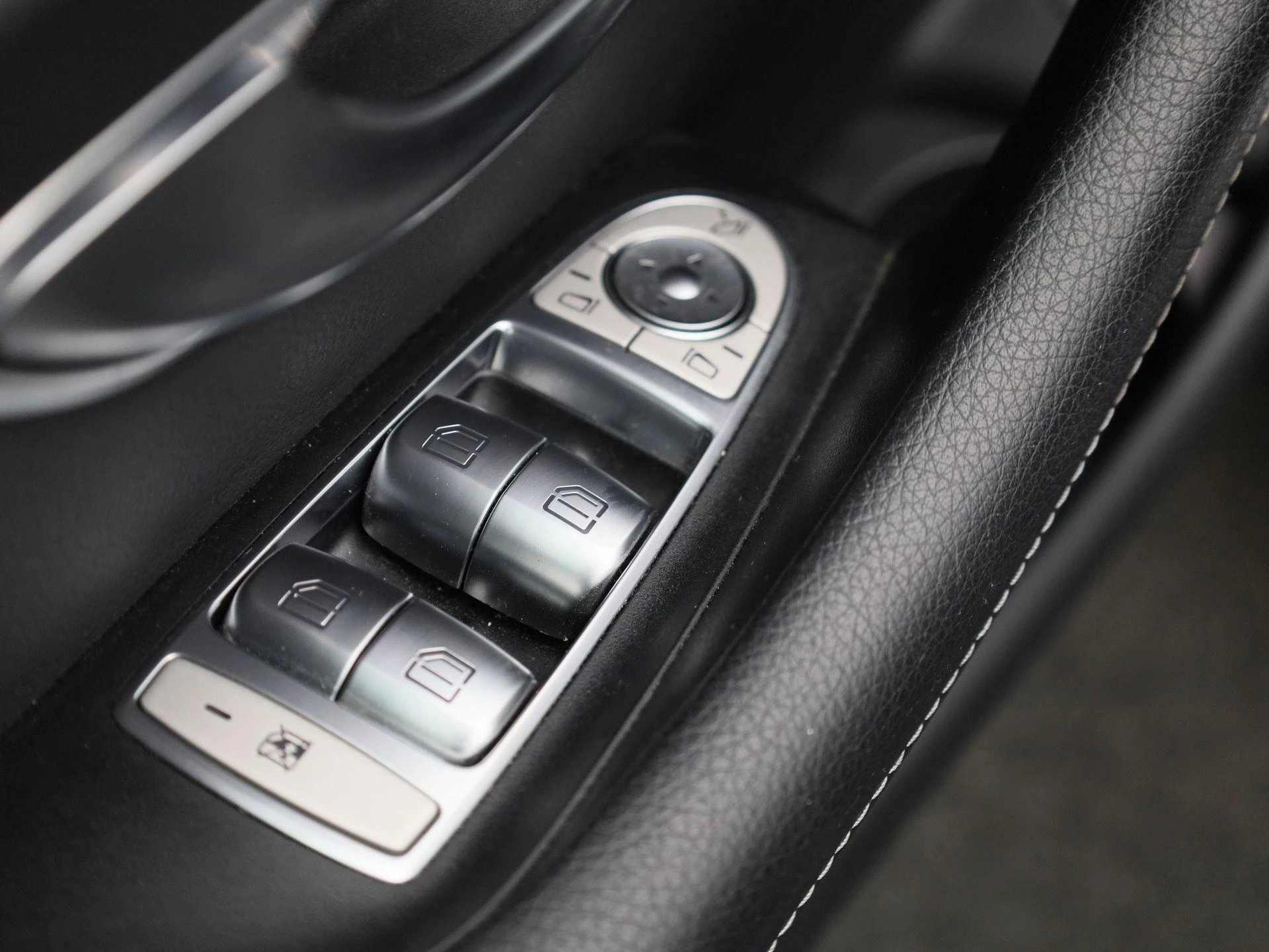Mercedes-Benz-Classe E-image-35