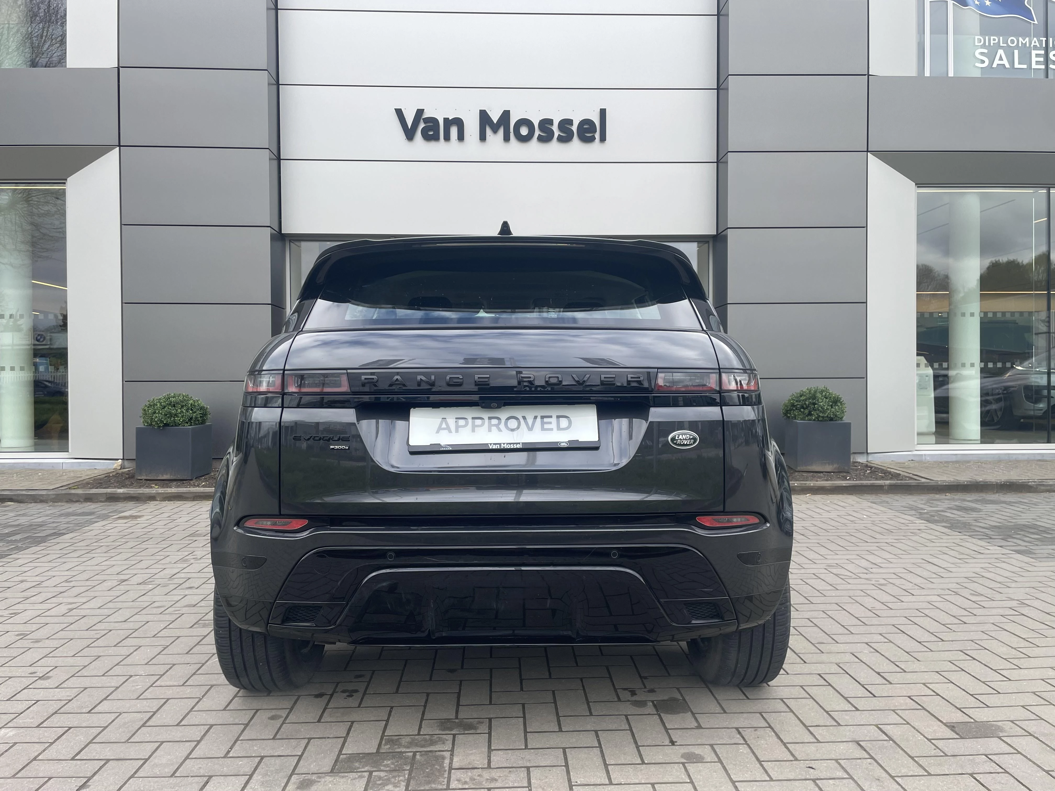 Land Rover Range Rover Evoque P300e R-Dynamic HSE
