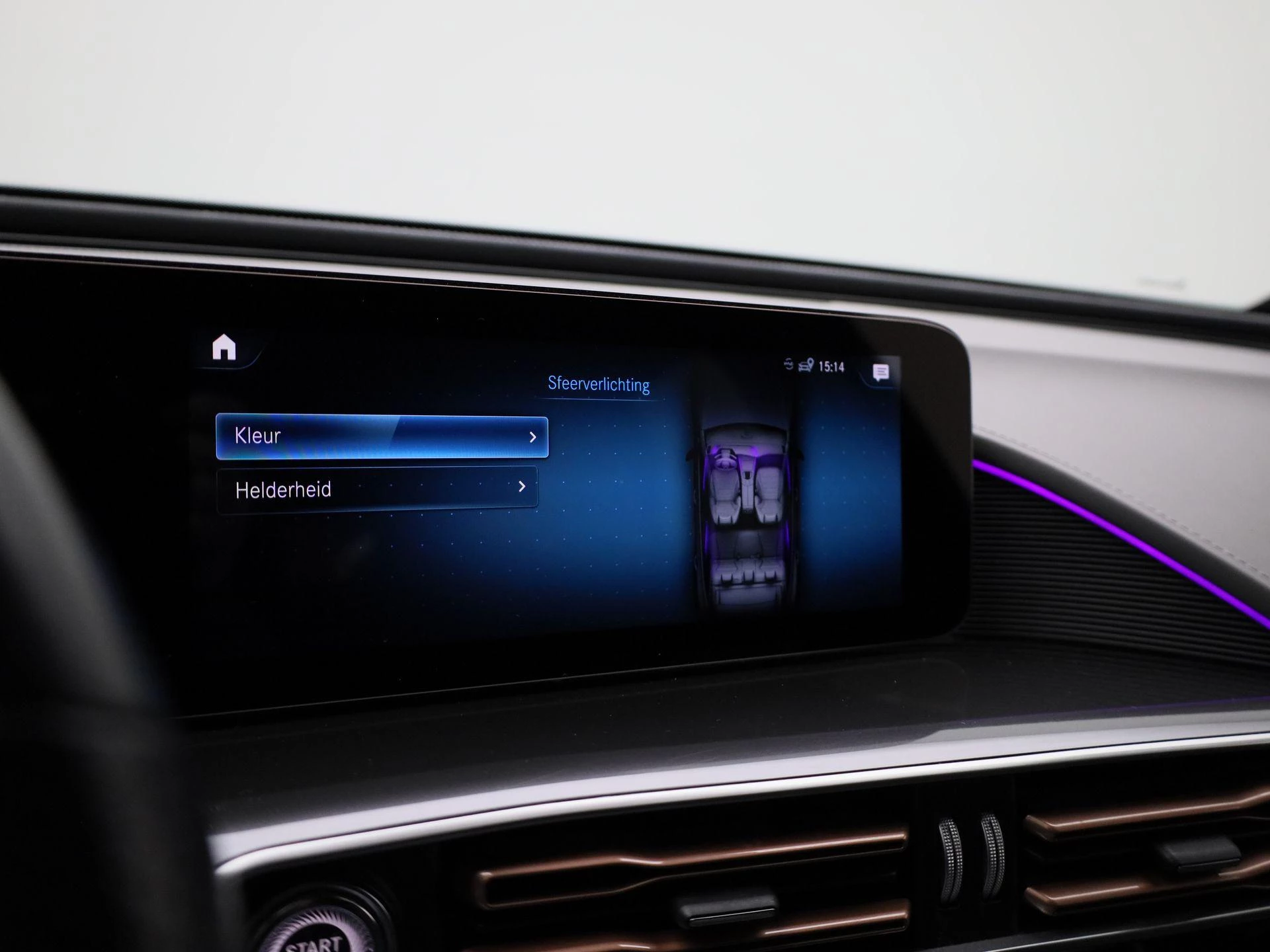 Mercedes-Benz-EQC-image-22