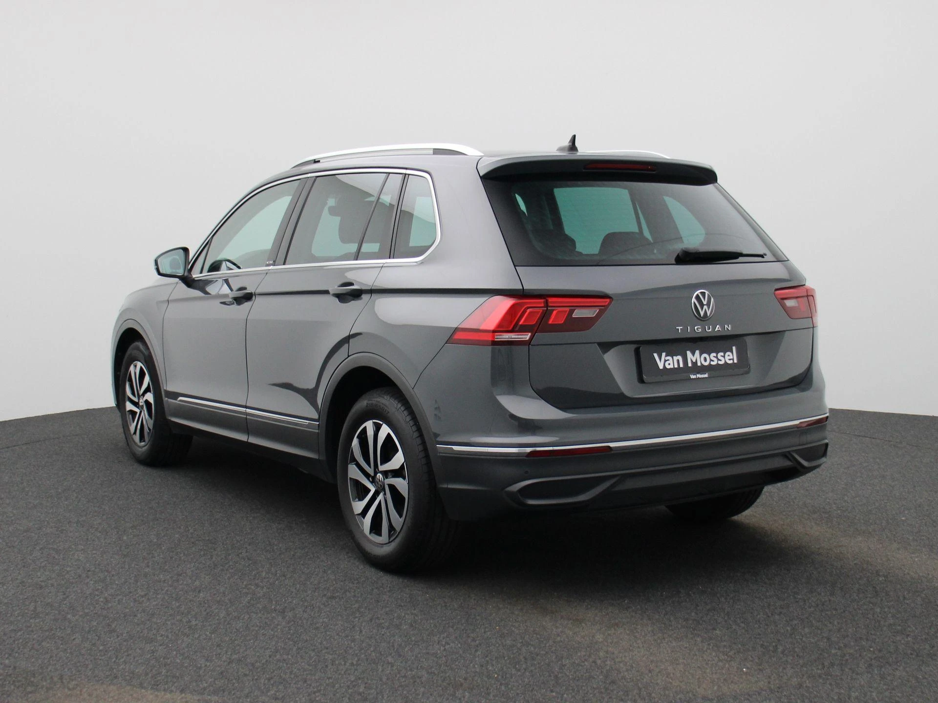 Volkswagen-Tiguan-image-1