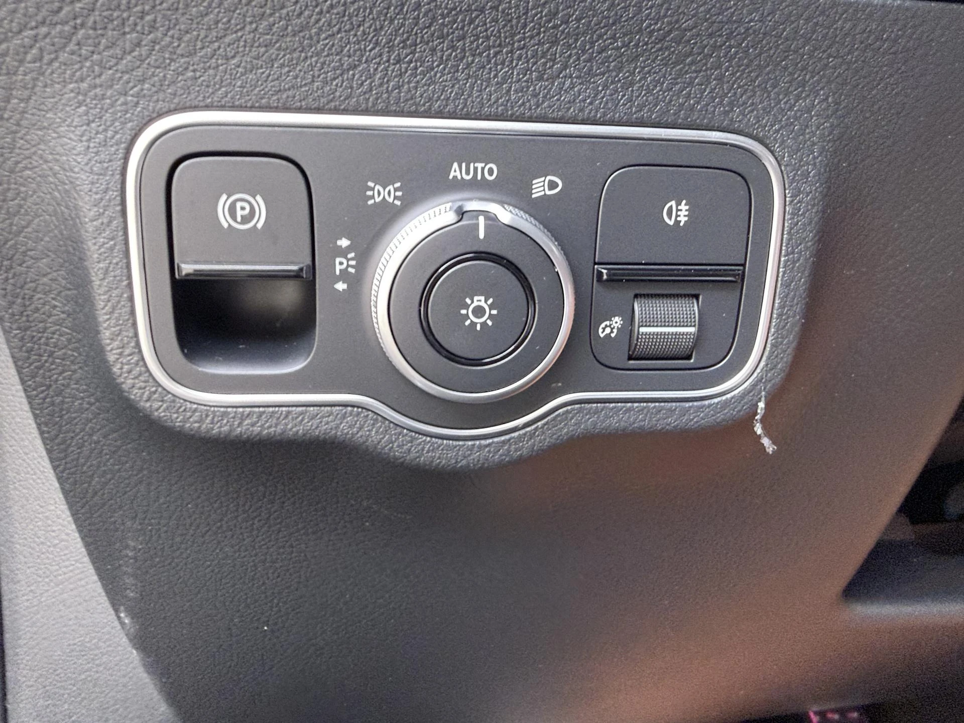 Mercedes-Benz-EQA-image-25