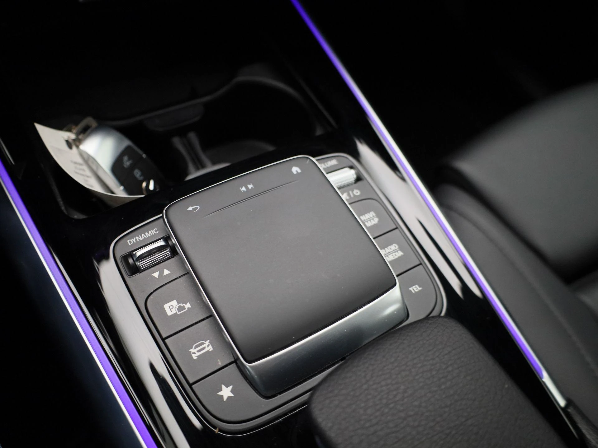 Mercedes-Benz-GLA-image-23