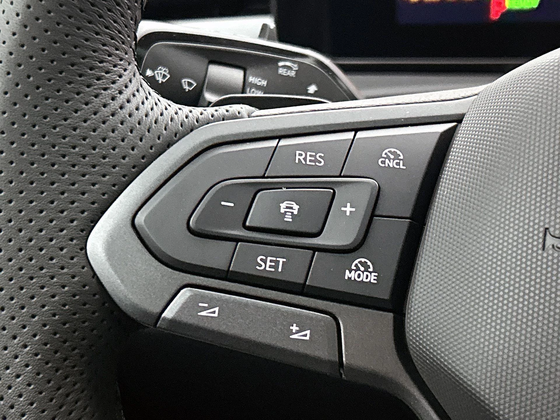 Volkswagen-T-Roc-image-5