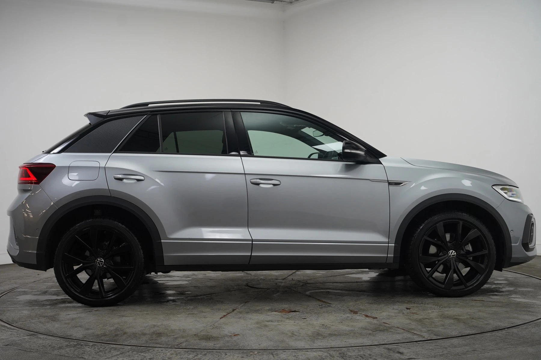 Volkswagen-T-Roc-image-3