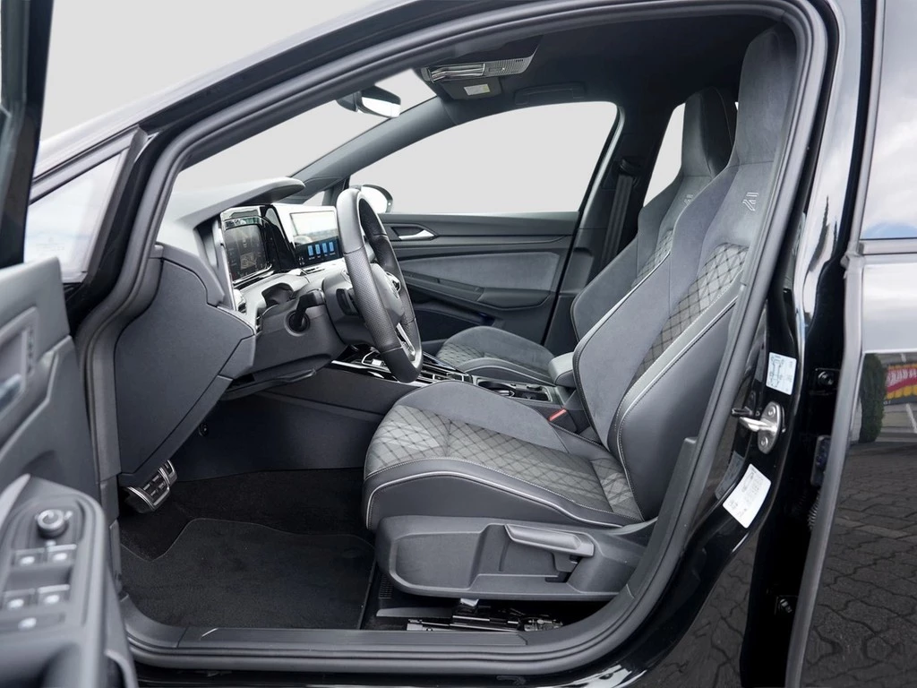 Volkswagen Golf VIII 1.5 eTSI DSG R-Line /LED+/Navi/ACC/RFK