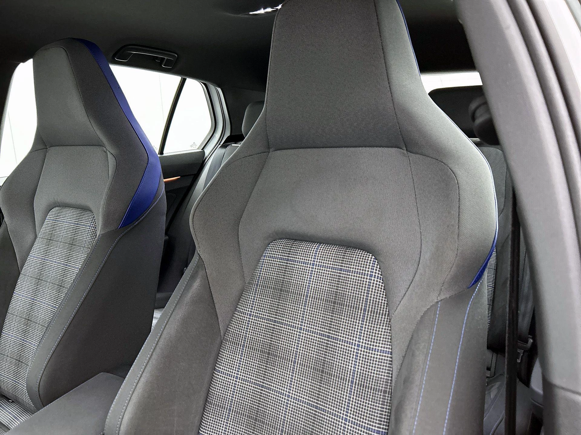 Volkswagen-Golf-image-11