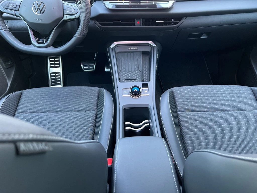 Volkswagen-T-Roc-image-8