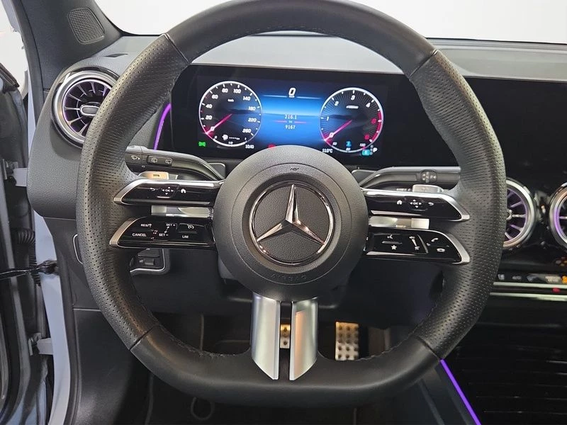 Mercedes-Benz-GLB-image-10