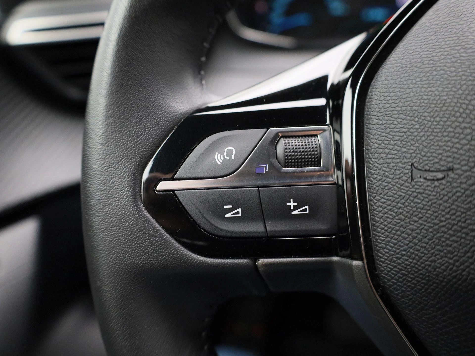 Peugeot-e-2008-image-19