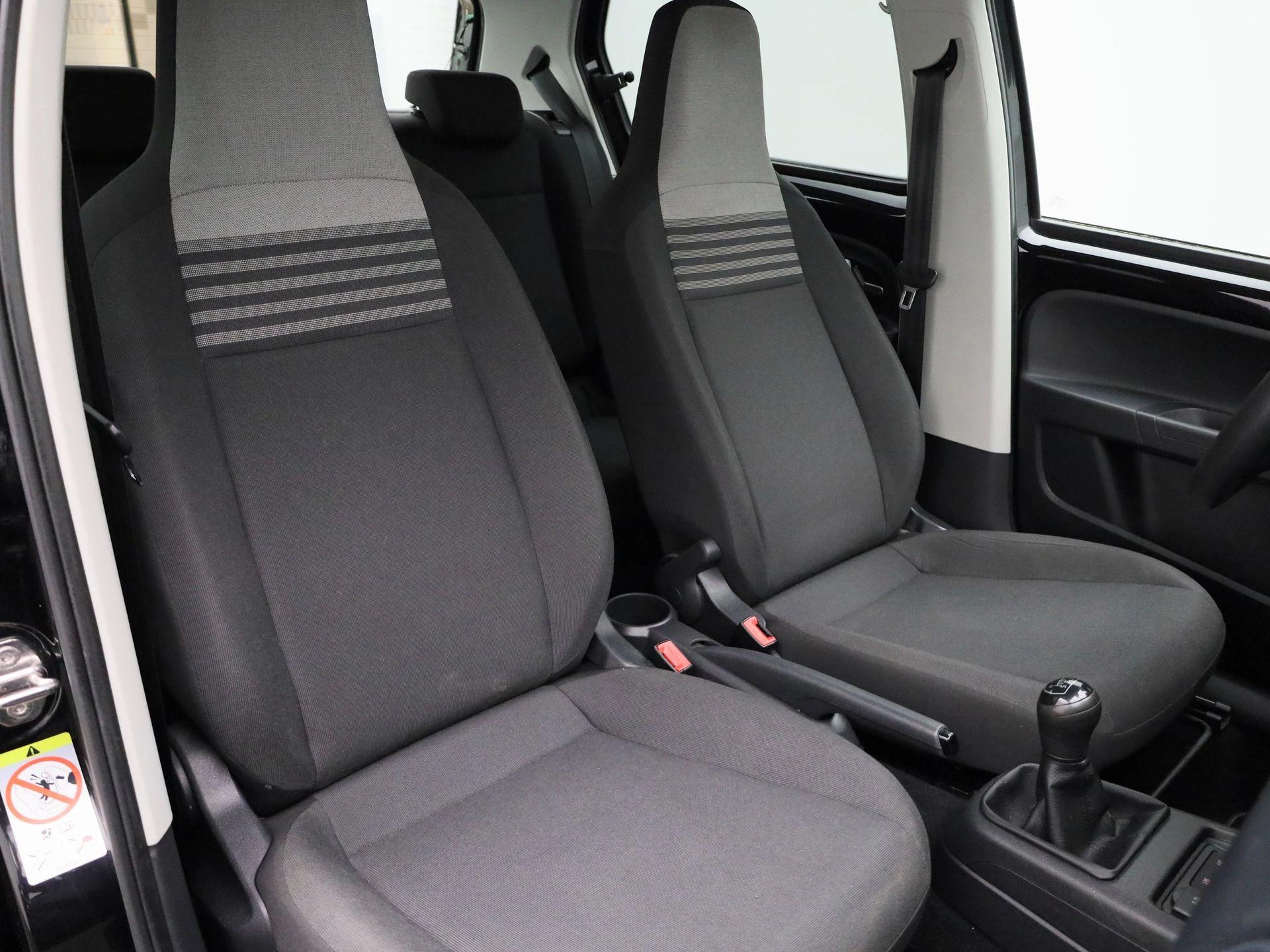 Volkswagen-up!-image-24