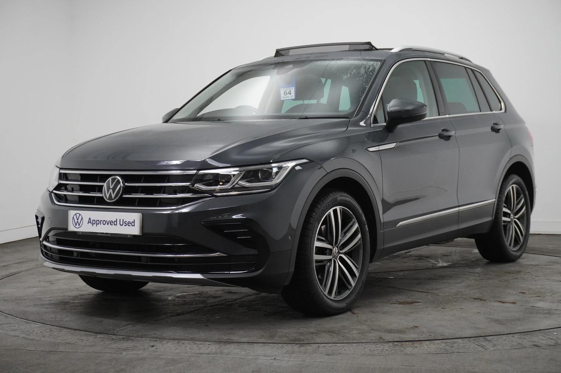 Volkswagen-Tiguan-image-49