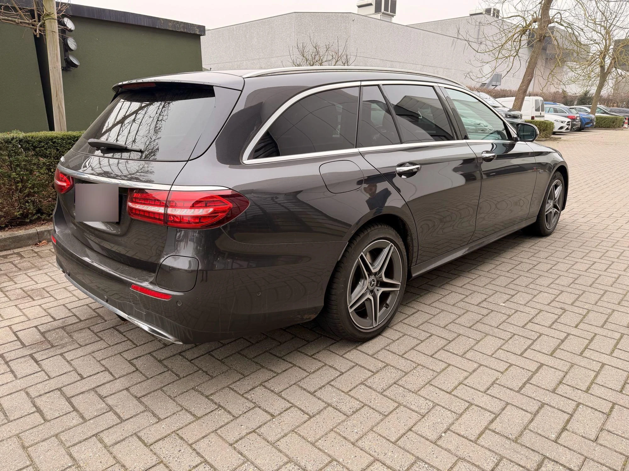 Mercedes-Benz-E-Klasse-image-1