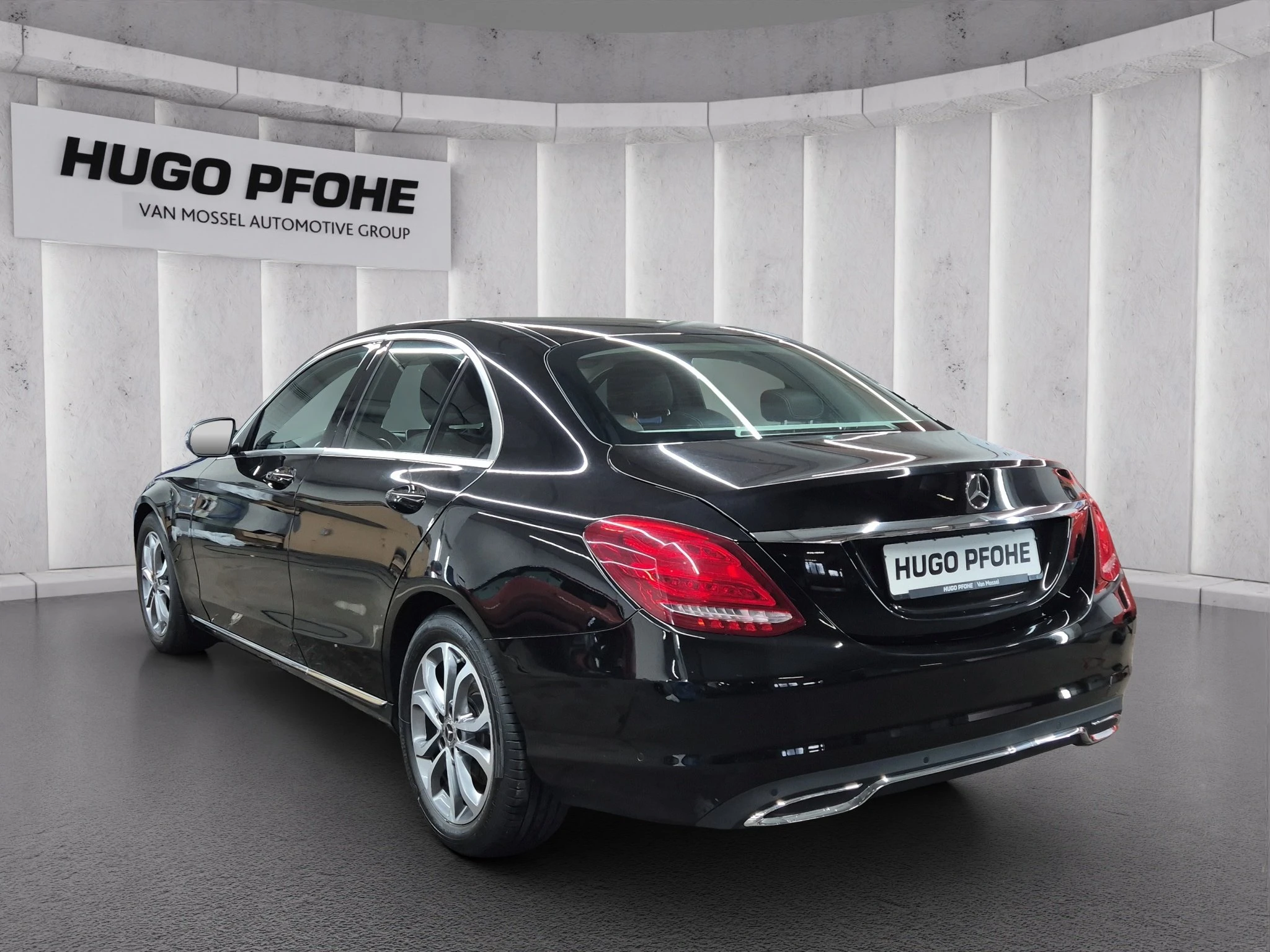 Mercedes-Benz-C-Klasse-image-2