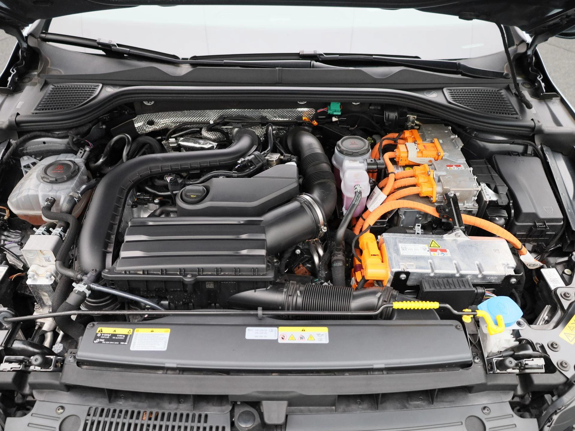 Volkswagen-Golf-image-45