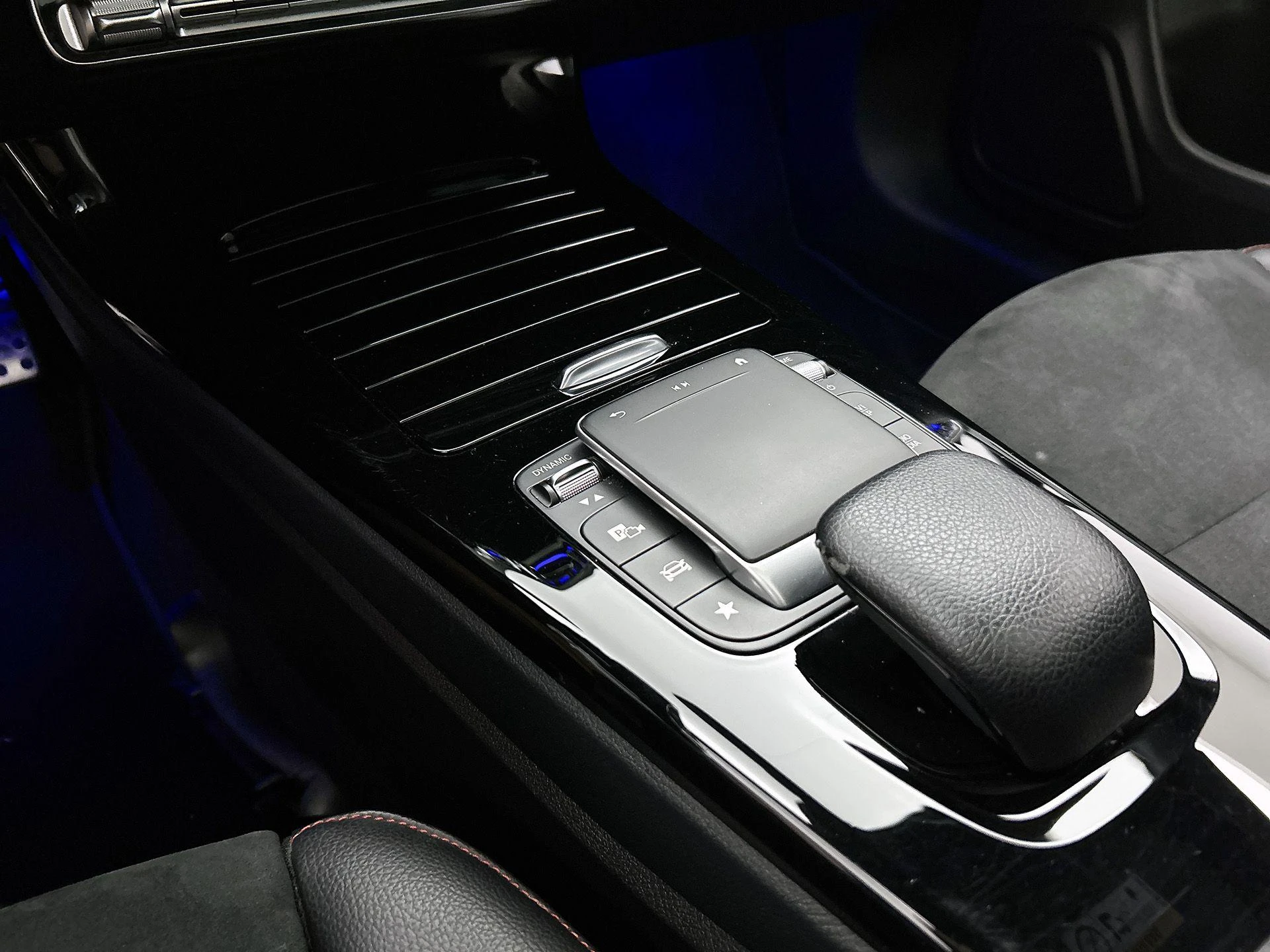 Mercedes-Benz-CLA-image-31