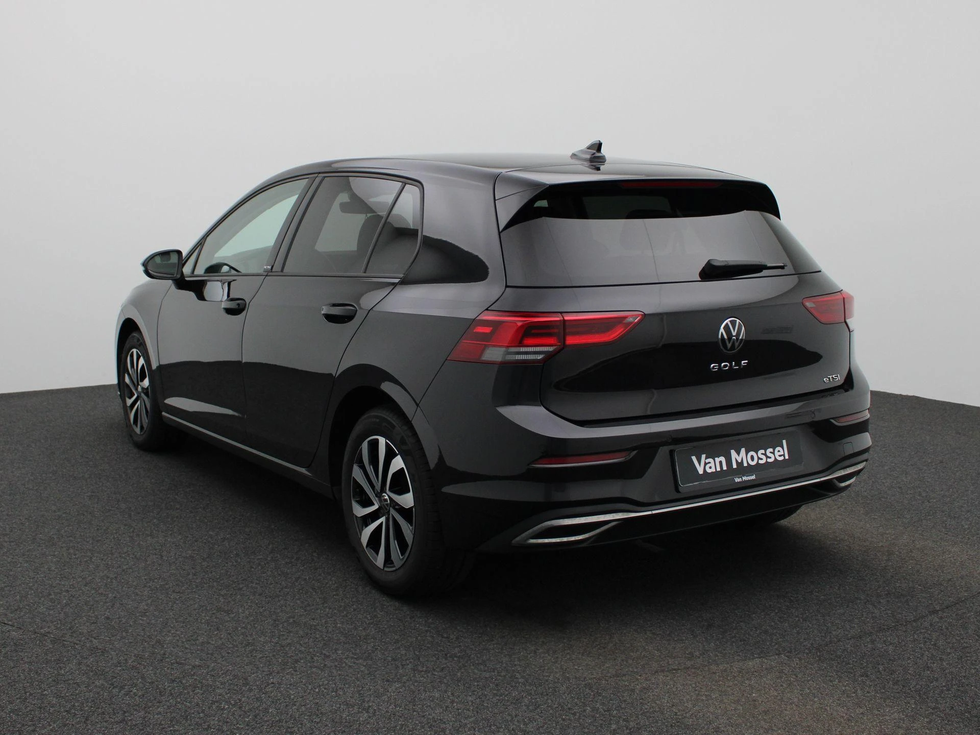 Volkswagen-Golf-image-2