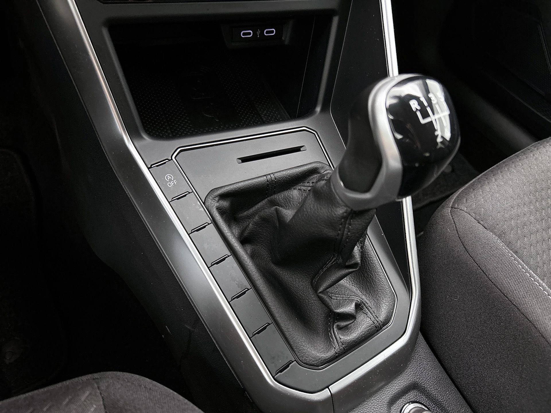 Volkswagen-Polo-image-19