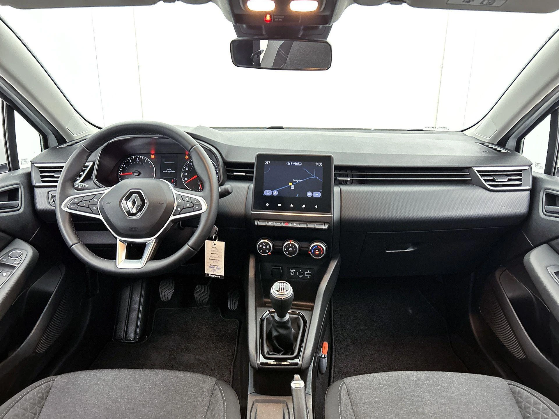 Renault-Clio-image-18