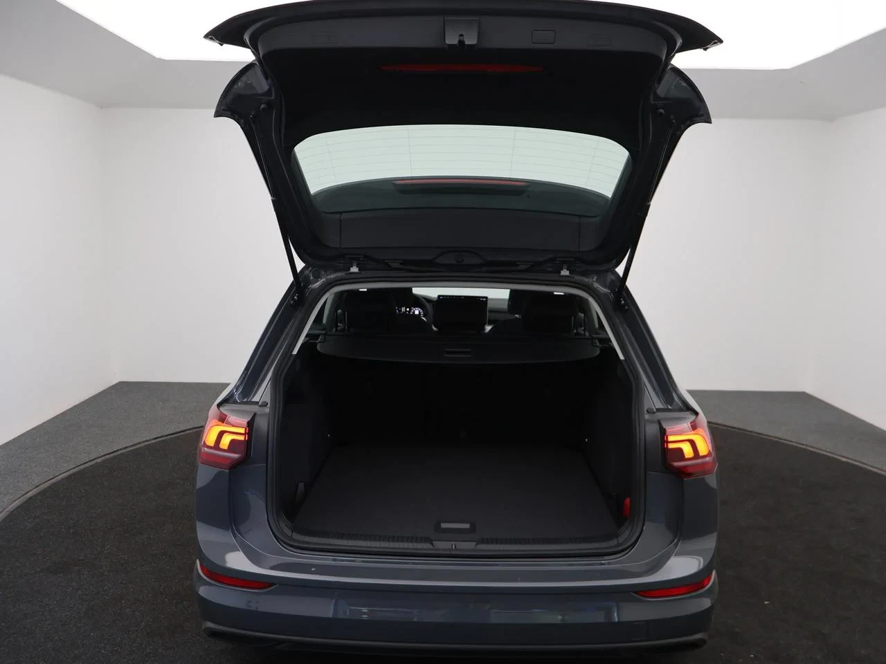 Volkswagen-Golf-image-5