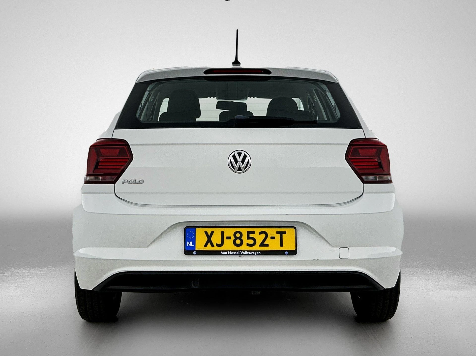 Volkswagen-Polo-image-2
