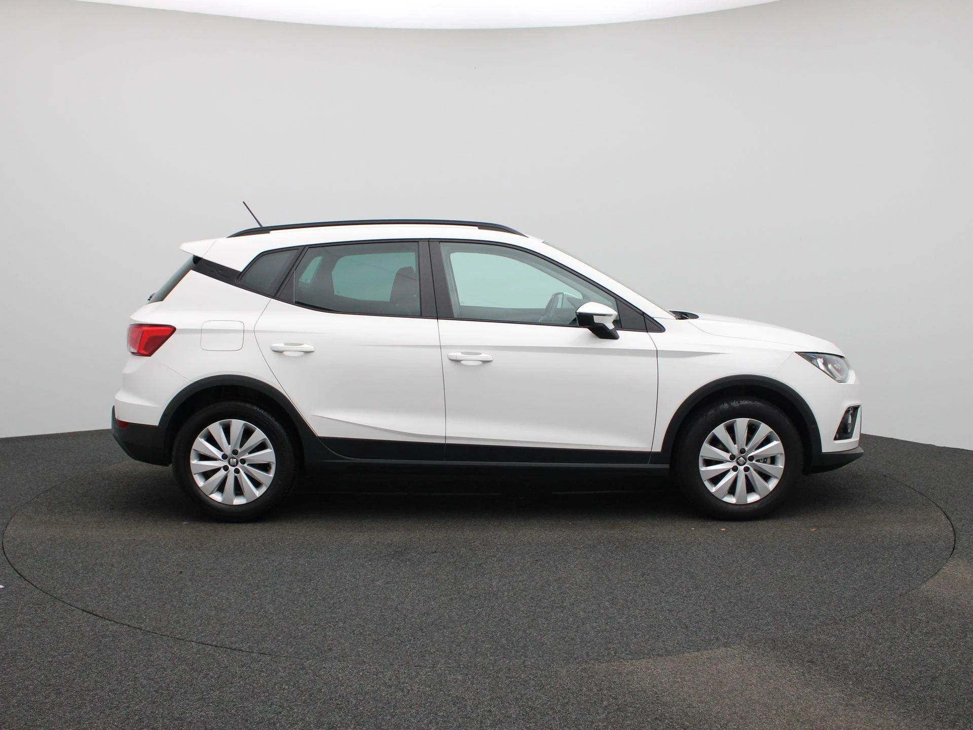 SEAT-Arona-image-5