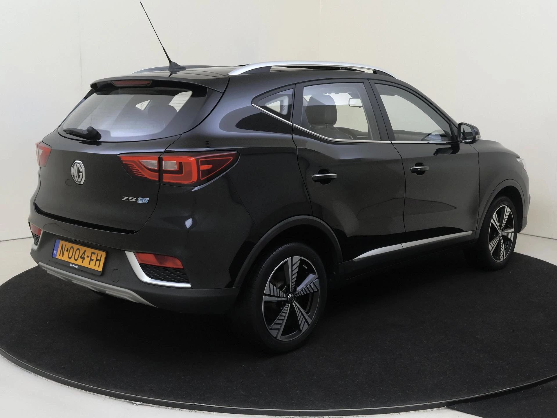 MG-ZS EV-image-3