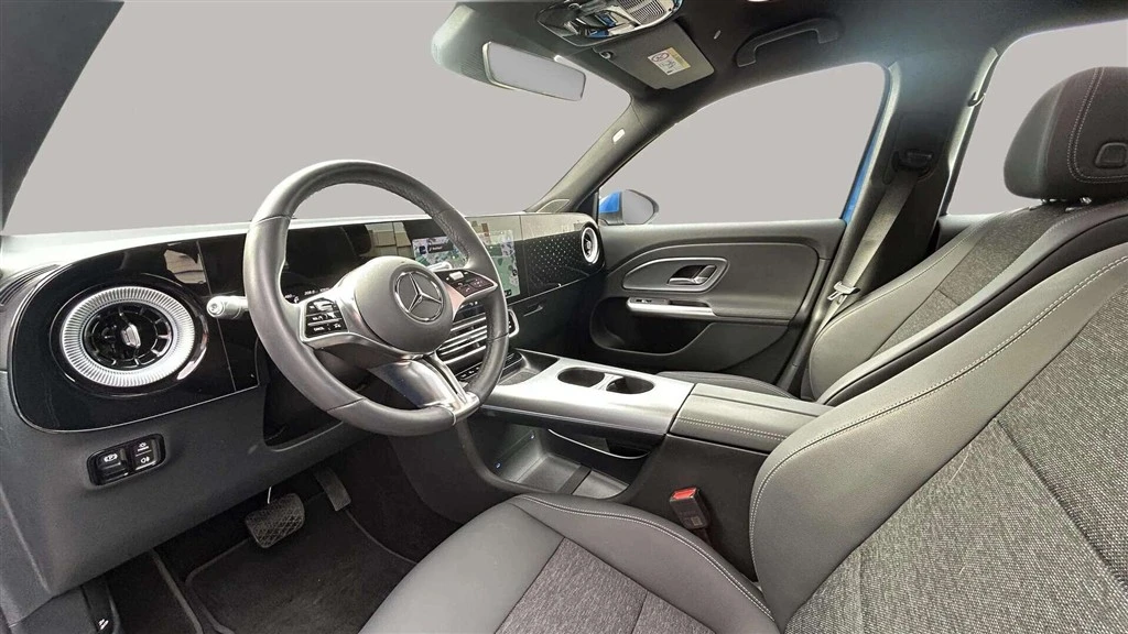 Mercedes-Benz-GLB-image-9