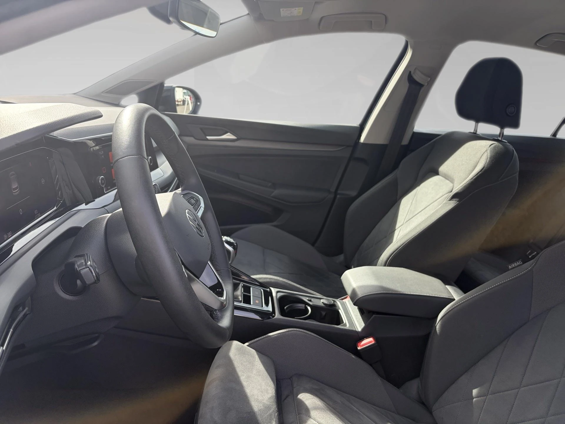 Volkswagen-Golf-image-3