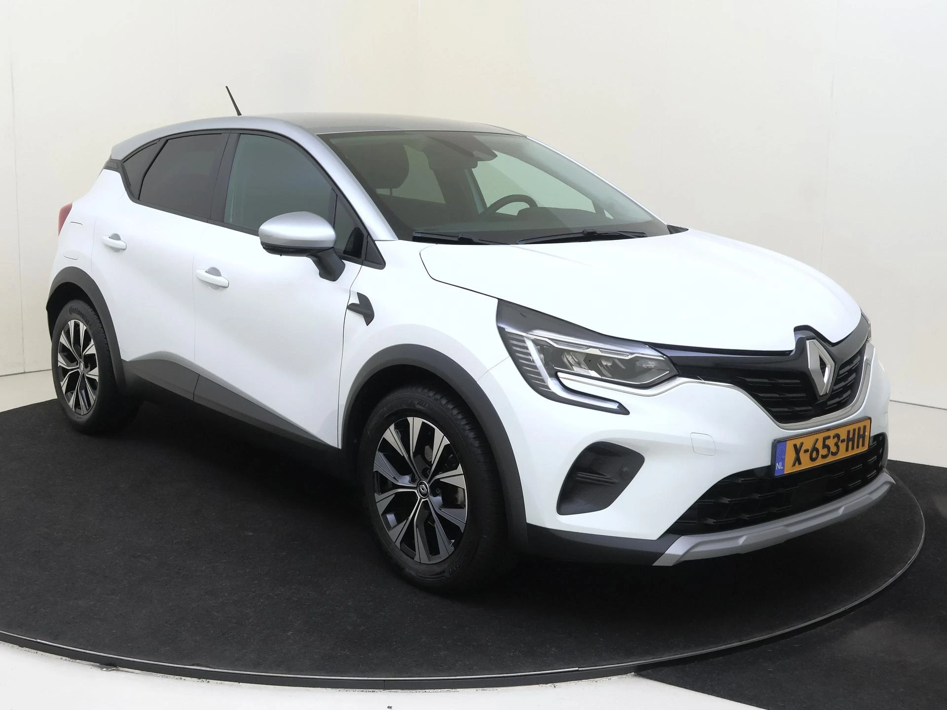 Renault-Captur-image-1
