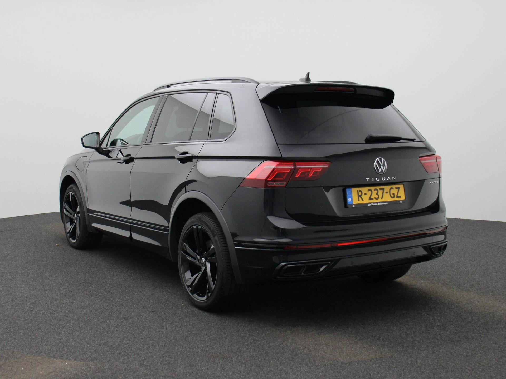 Volkswagen-Tiguan-image-1