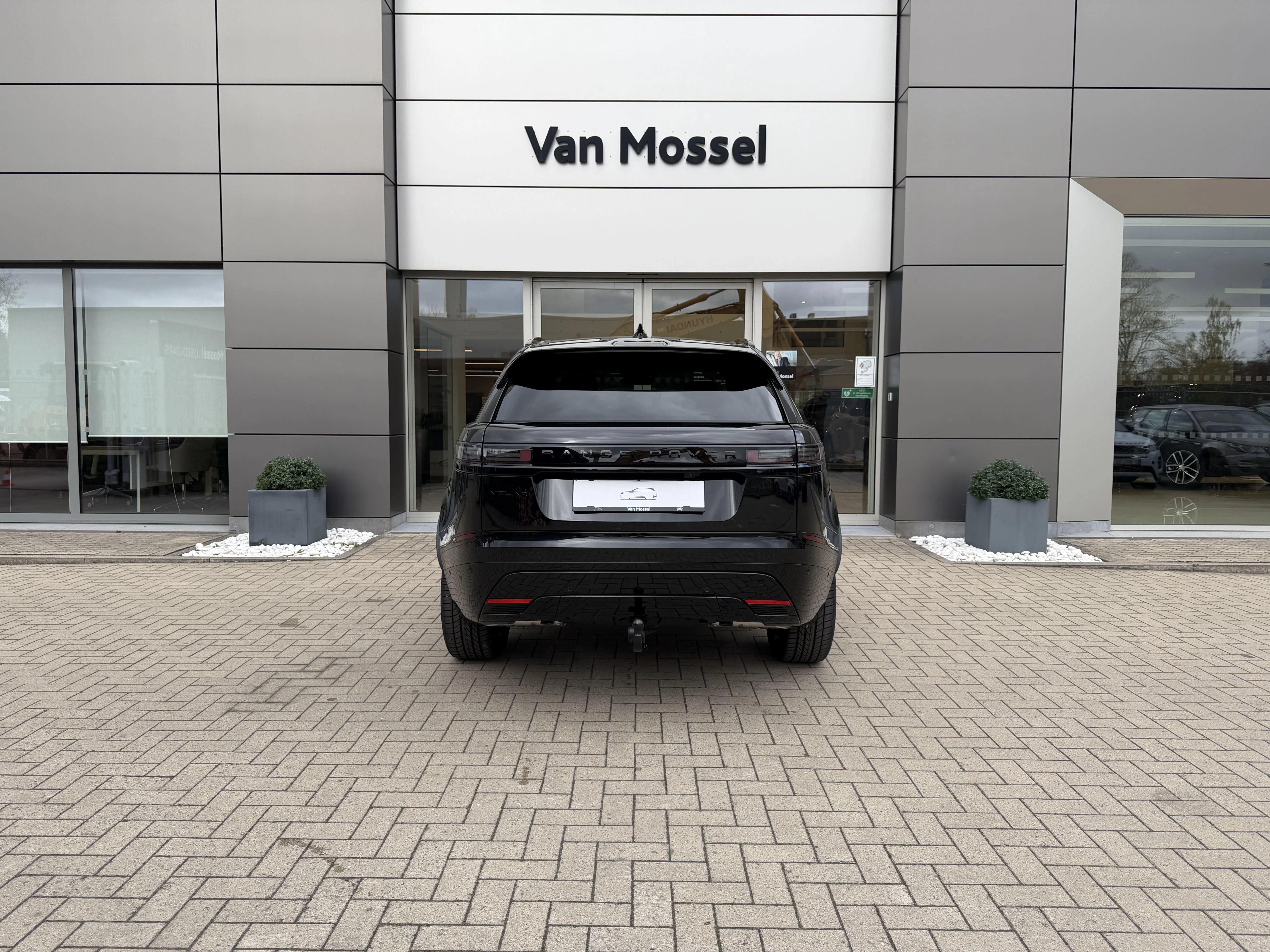 Land Rover Range Rover Velar P400e Dynamic SE AWD Auto. 26.5MY