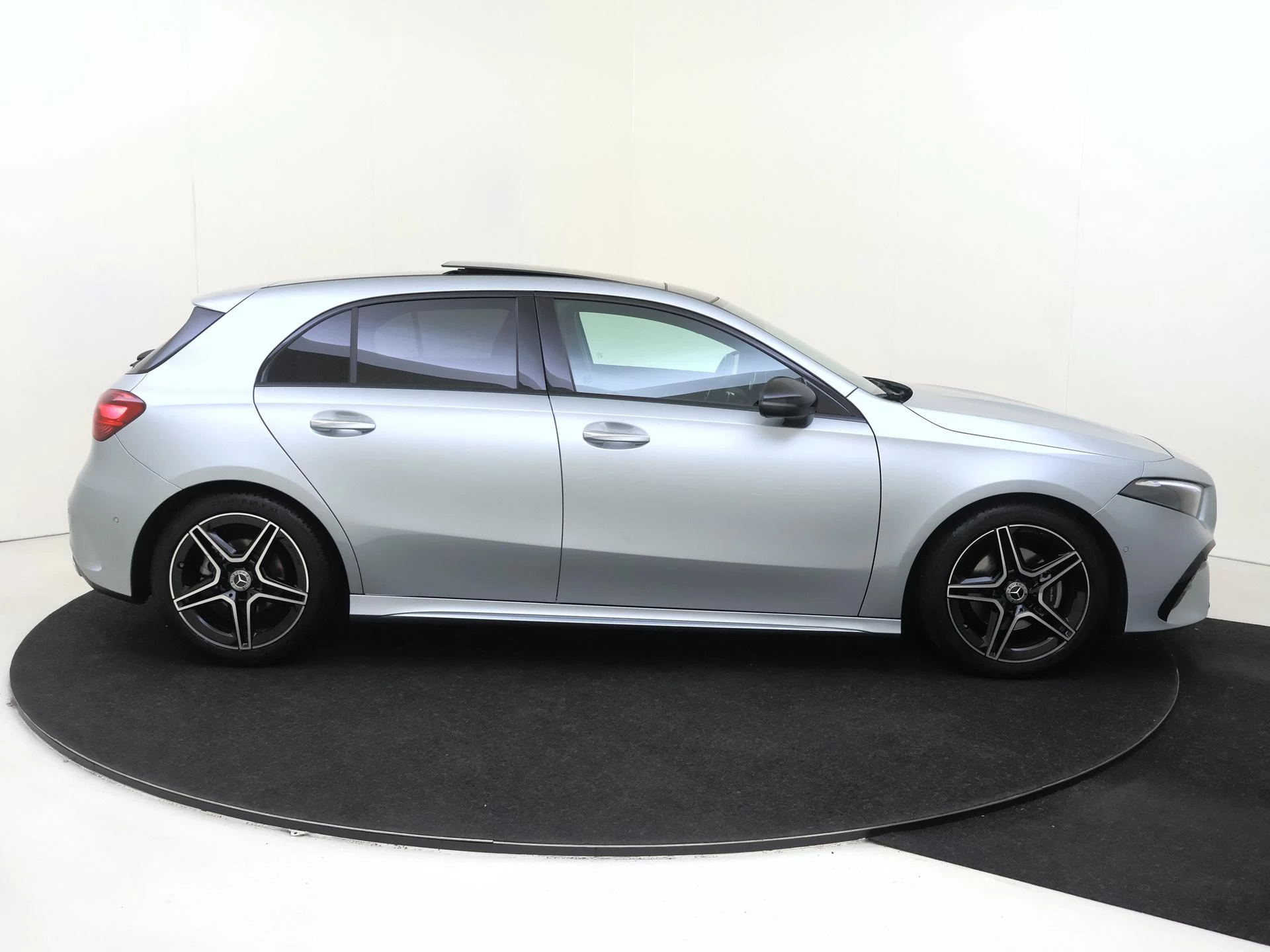 Mercedes-Benz-A-Klasse-image-10
