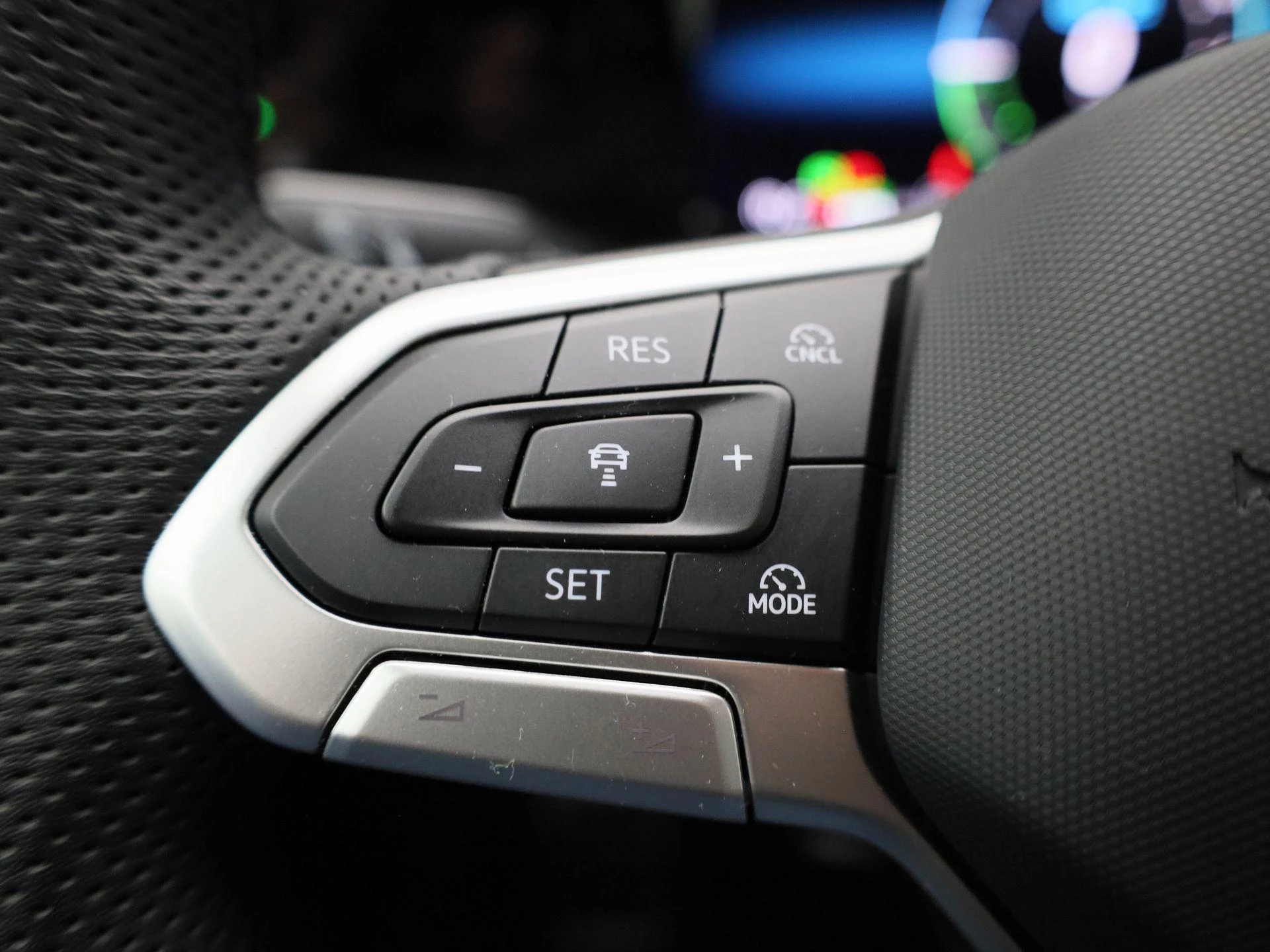 Volkswagen-Golf-image-26