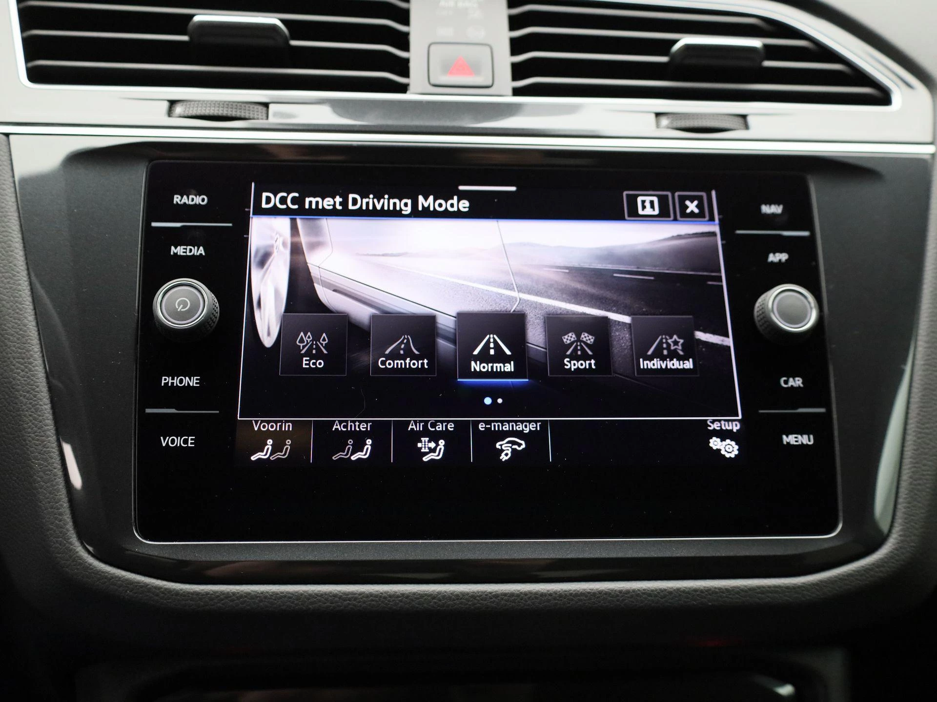 Volkswagen-Tiguan-image-33