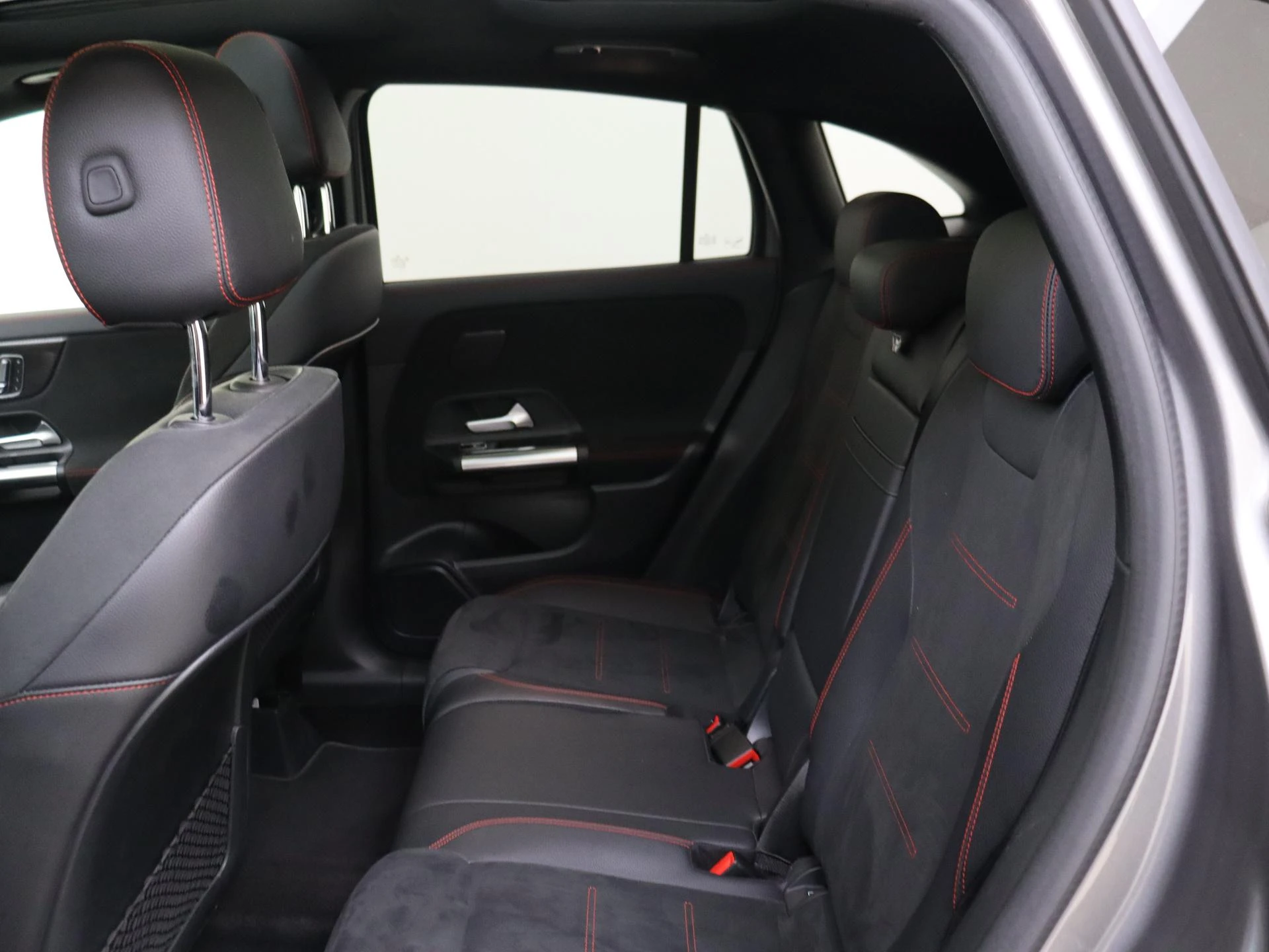 Mercedes-Benz-GLA-image-15