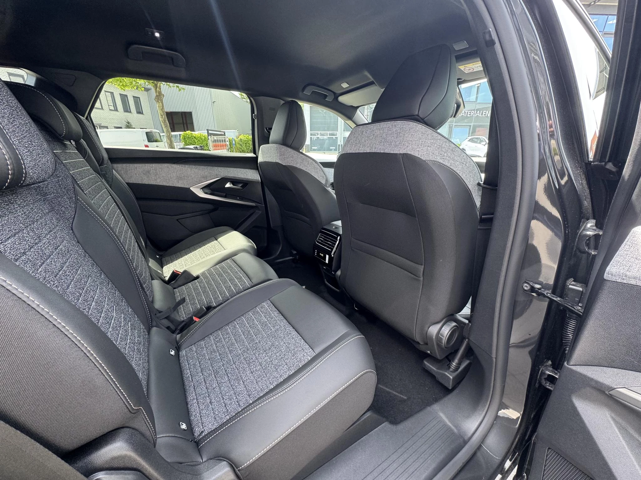 Peugeot-5008-image-16