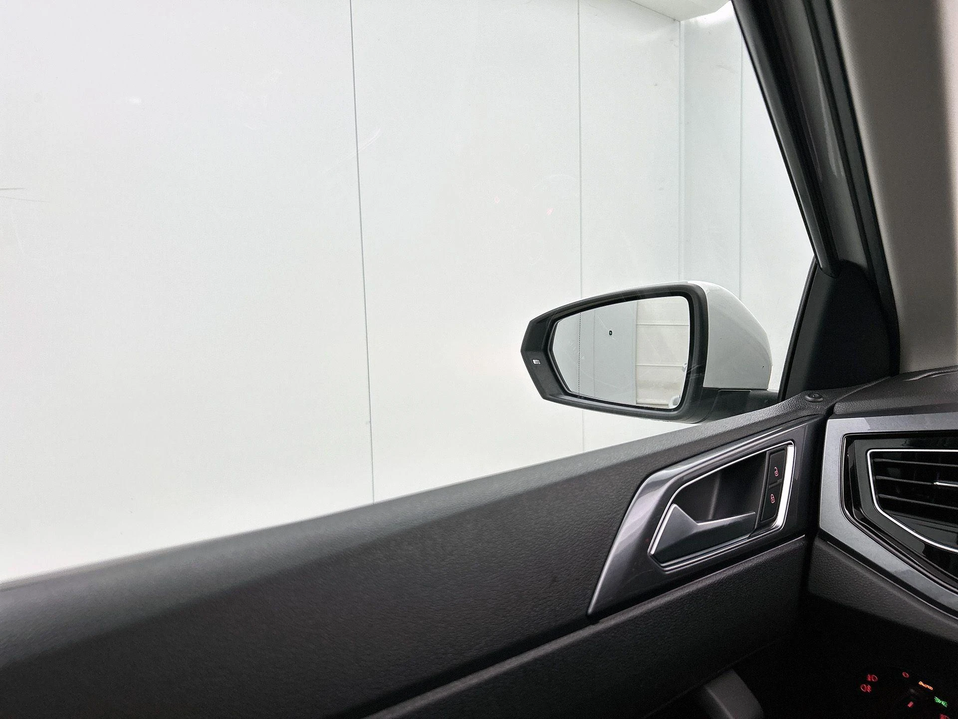 Volkswagen-Polo-image-15