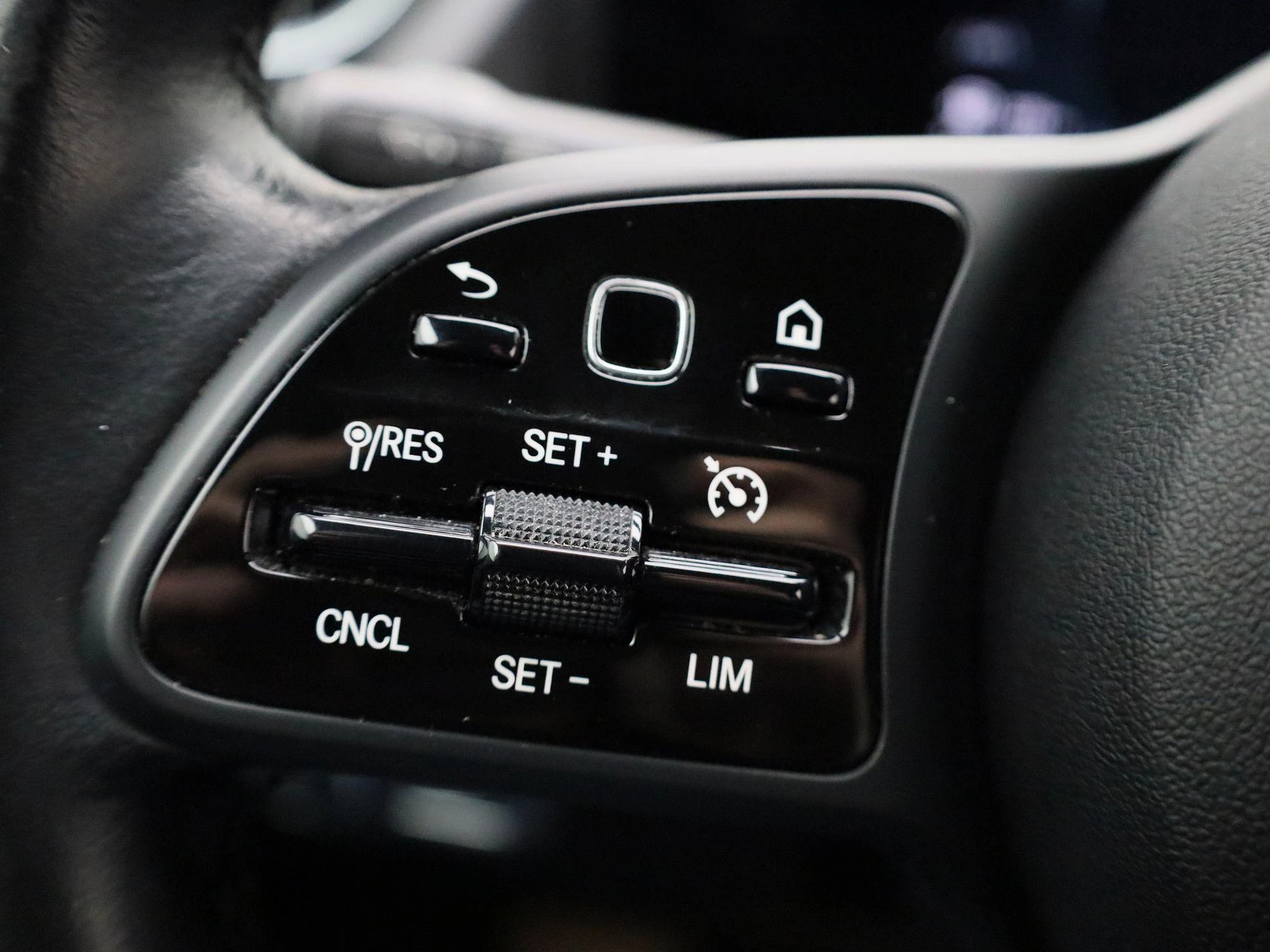 Mercedes-Benz-B-Klasse-image-19