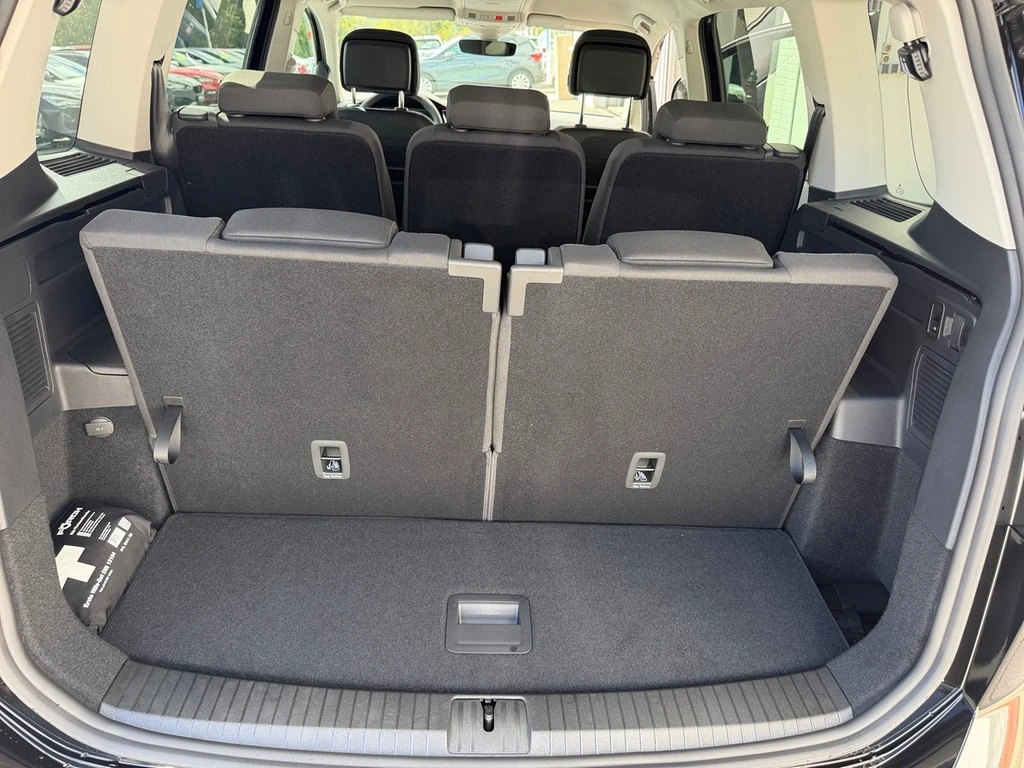 Volkswagen-Touran-image-12