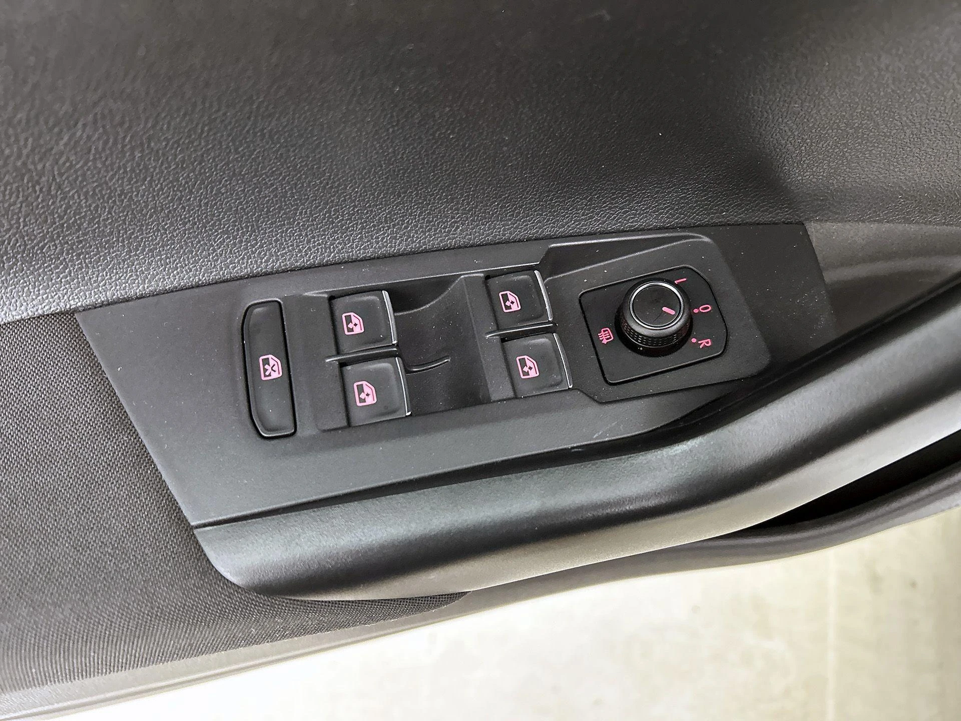 Volkswagen-Polo-image-29