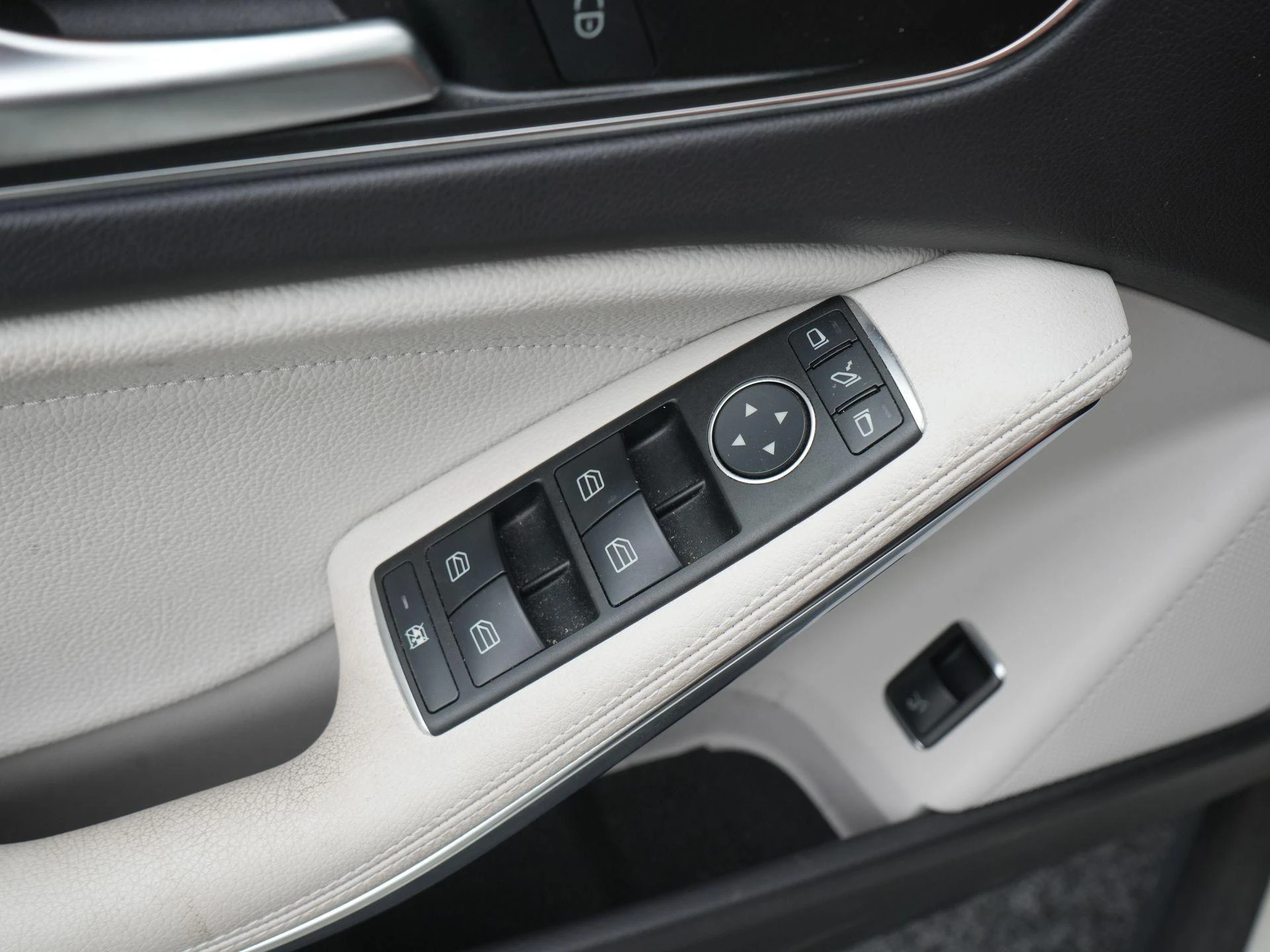 Mercedes-Benz-GLA-image-28