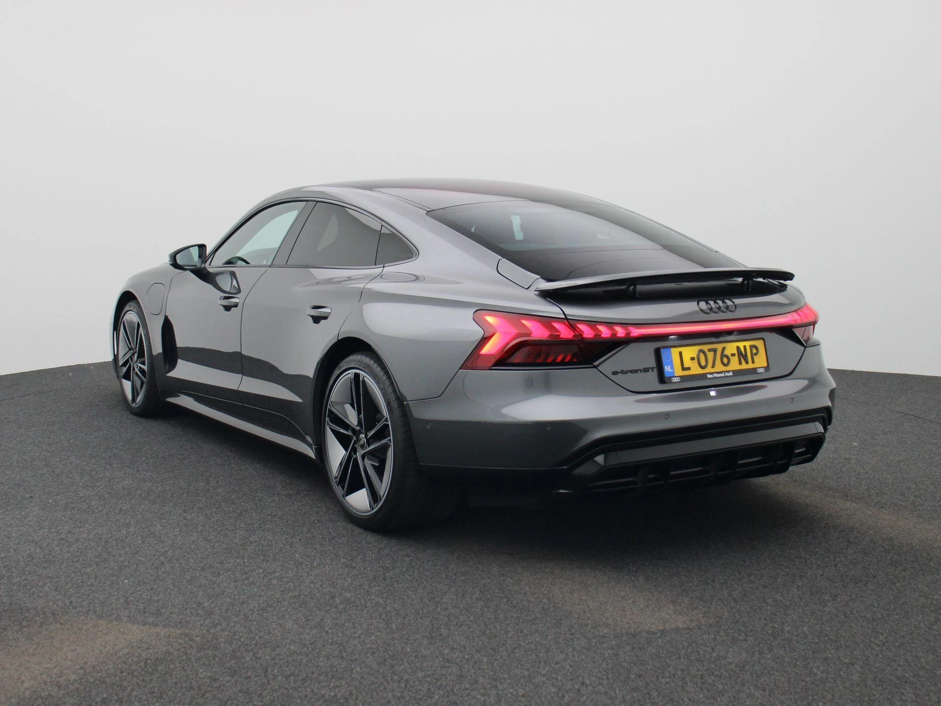 Audi-e-tron GT-image-1