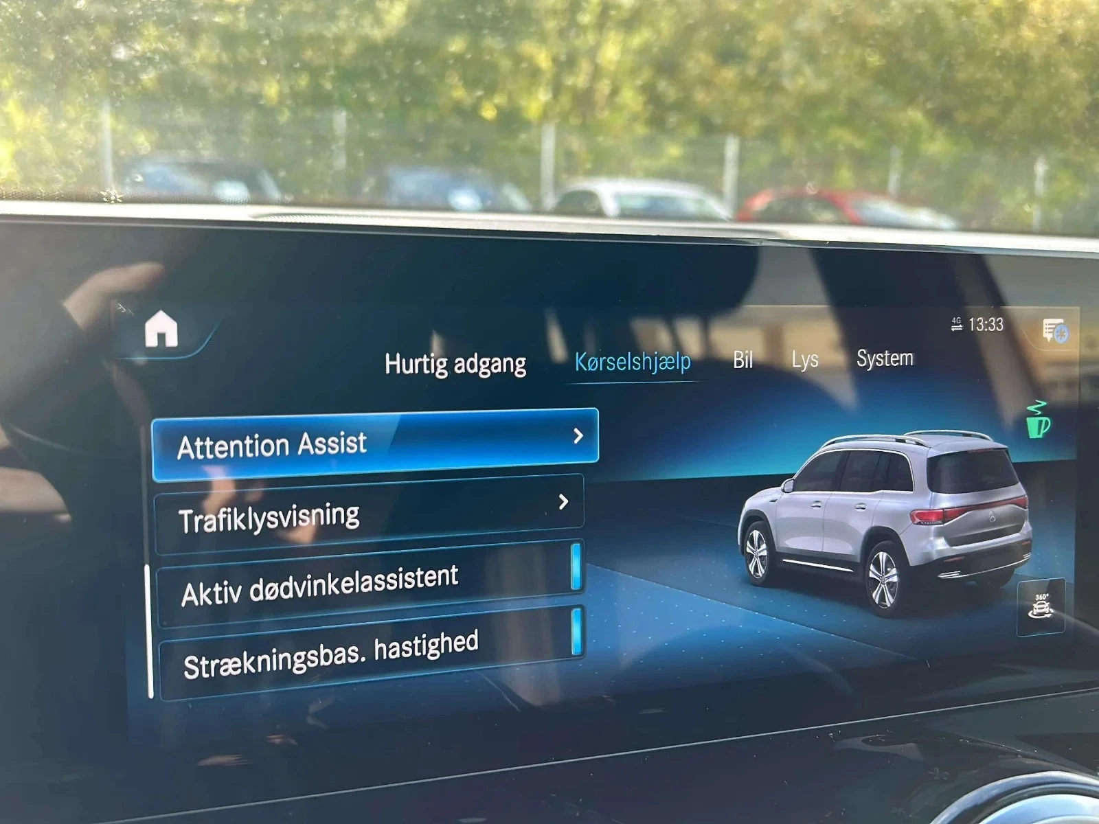 Mercedes-Benz-EQB-image-18