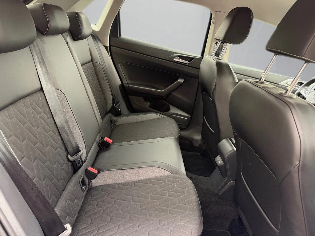Volkswagen-Polo-image-10