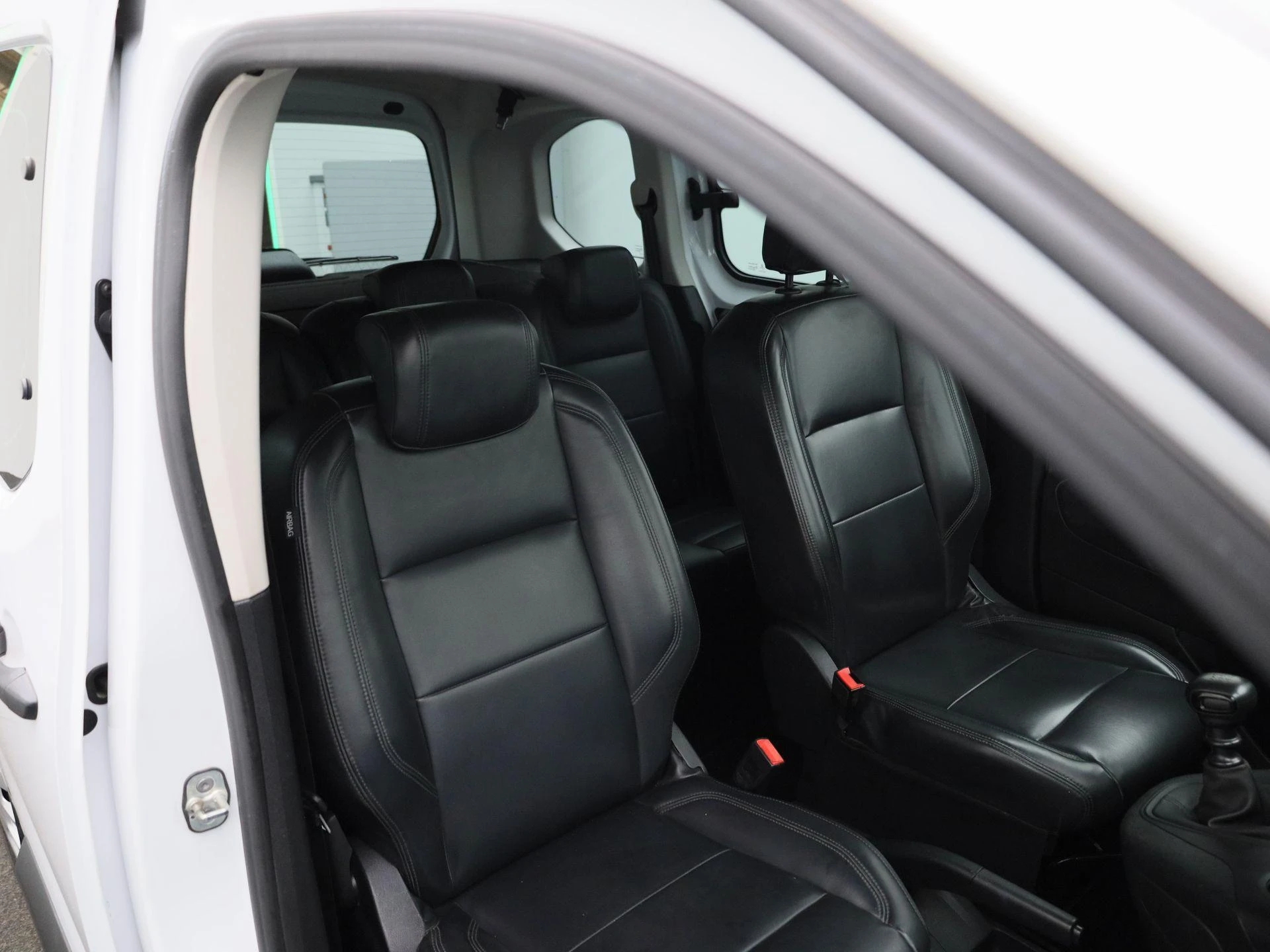 Opel-Combo Life-image-28