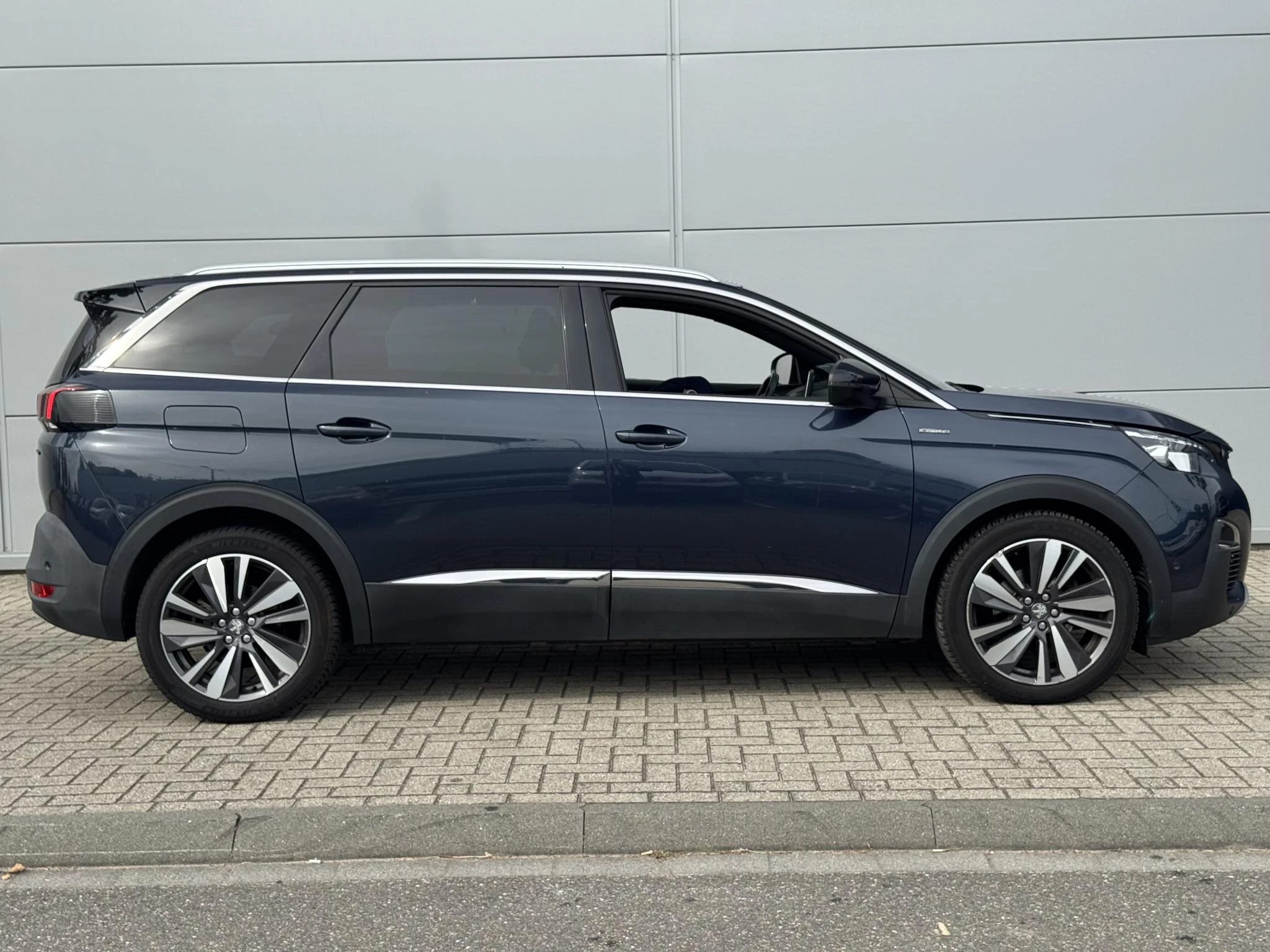 Peugeot-5008-image-6